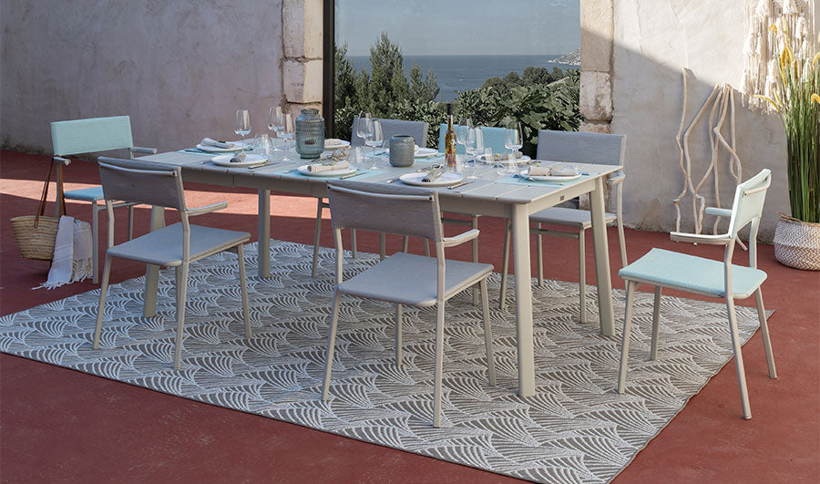 garden table and chairs