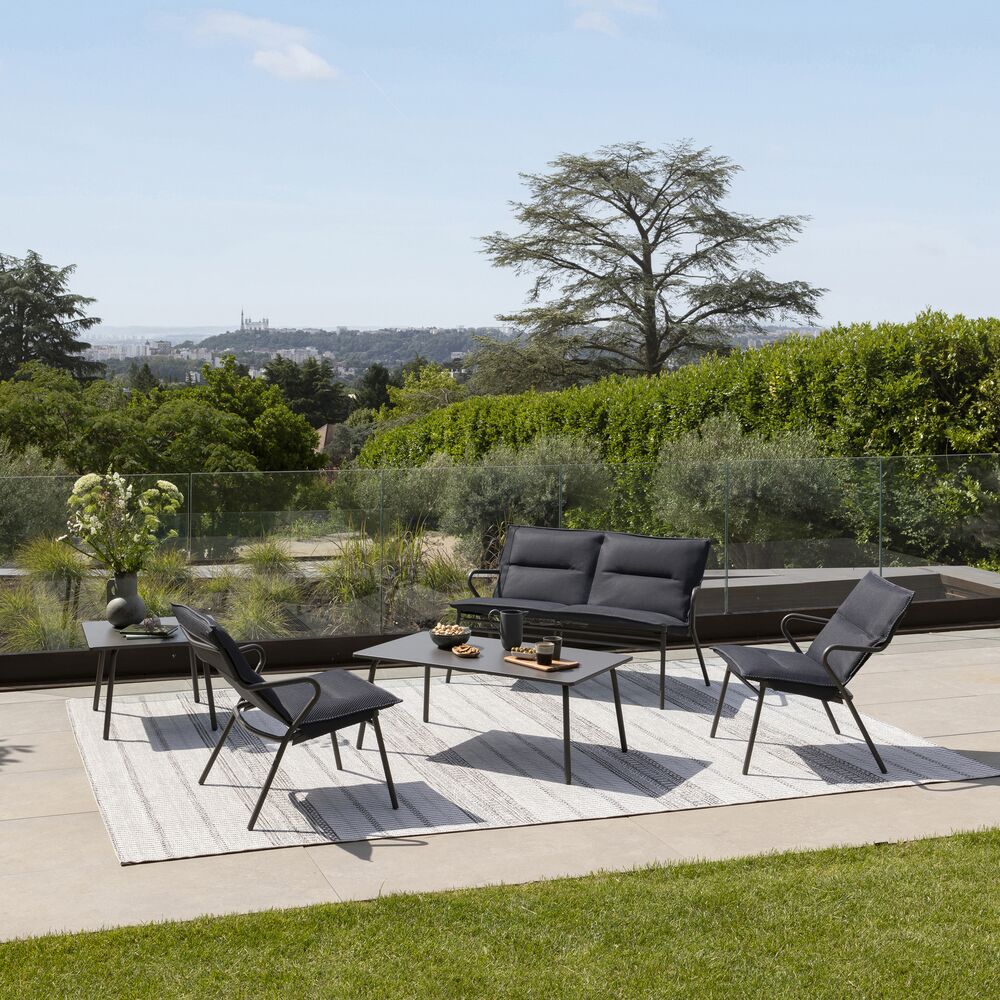 LOW PADDED LOUNGE CHAIR Lafuma