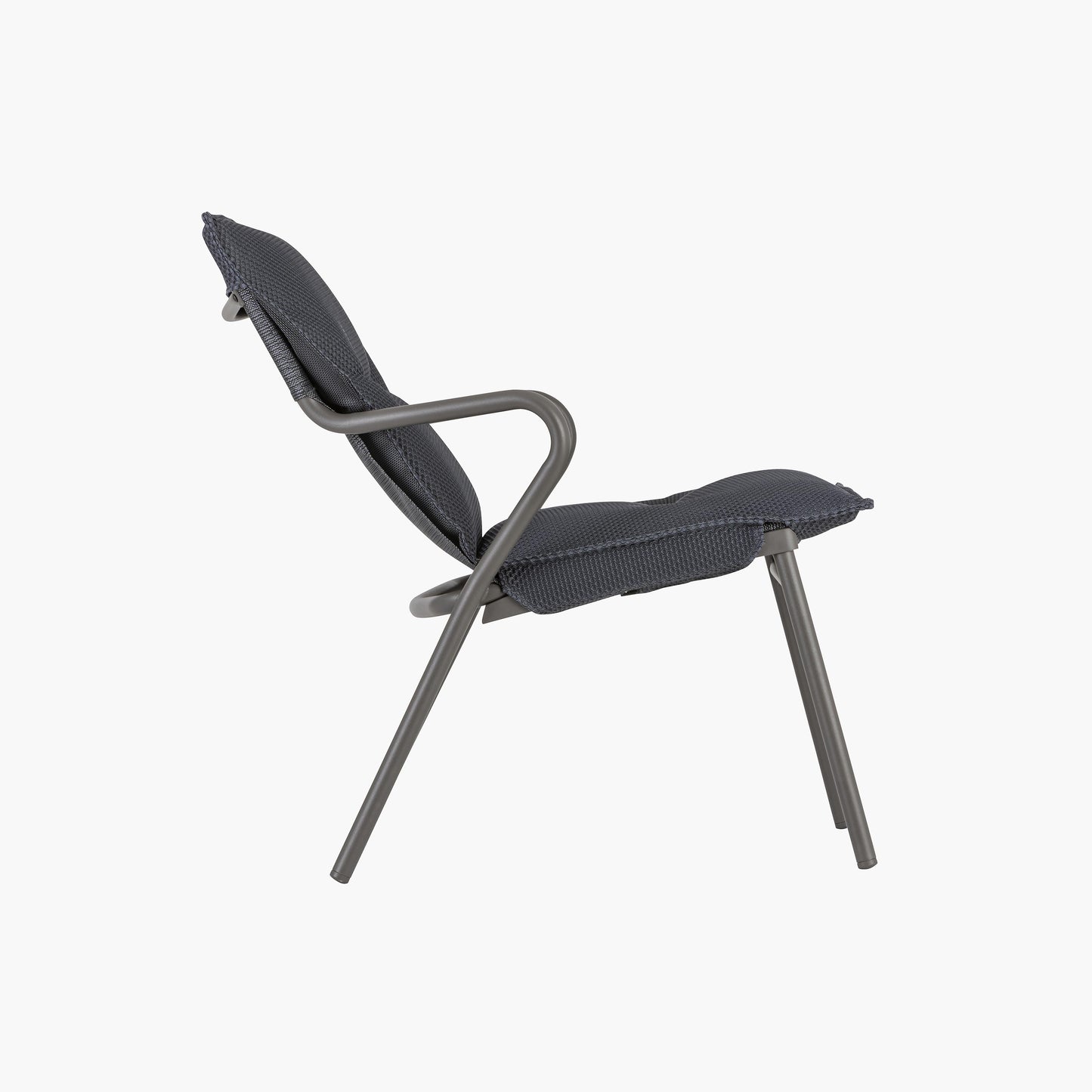 LOW PADDED LOUNGE CHAIR Lafuma