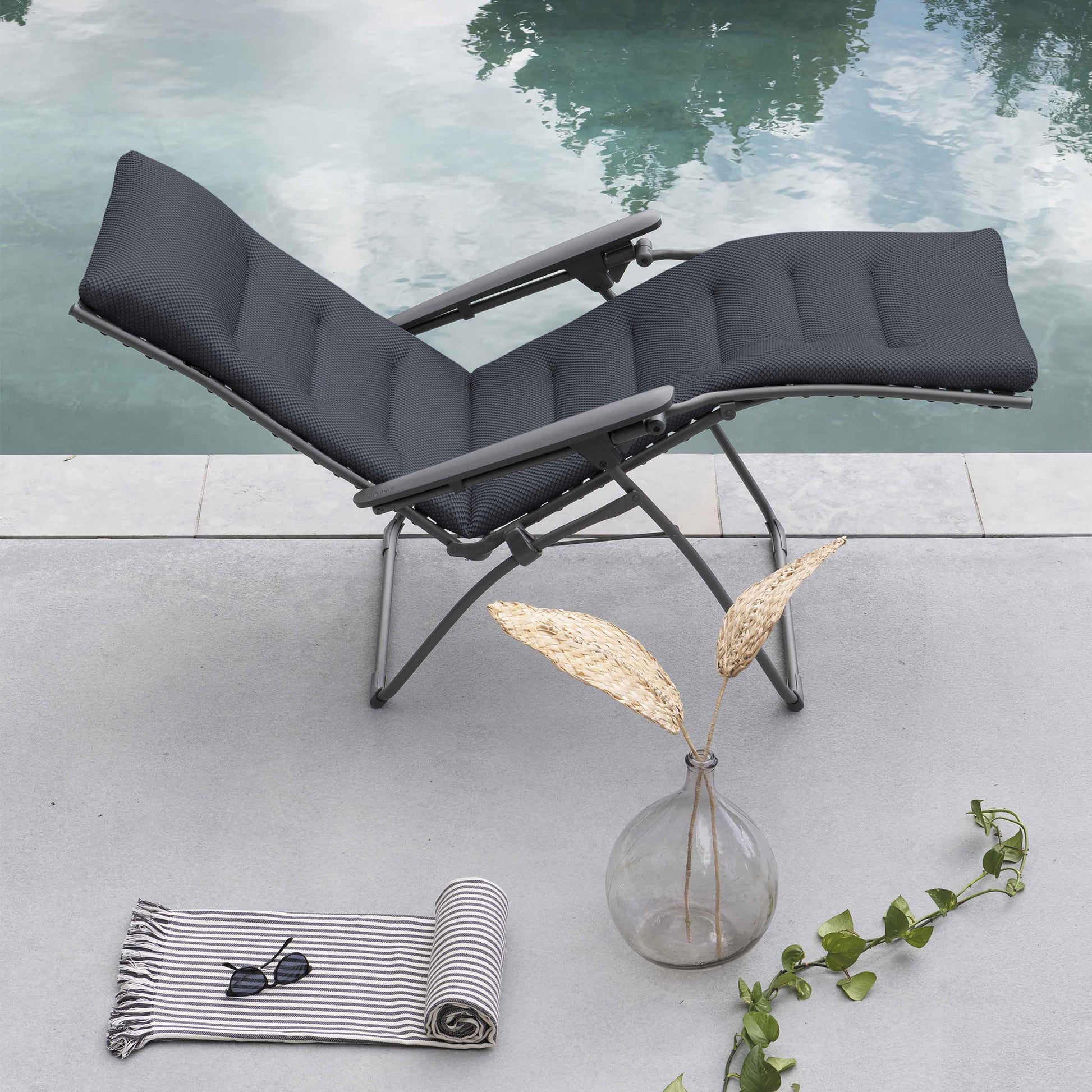 dark BeComfort® grey chair reclining evolution