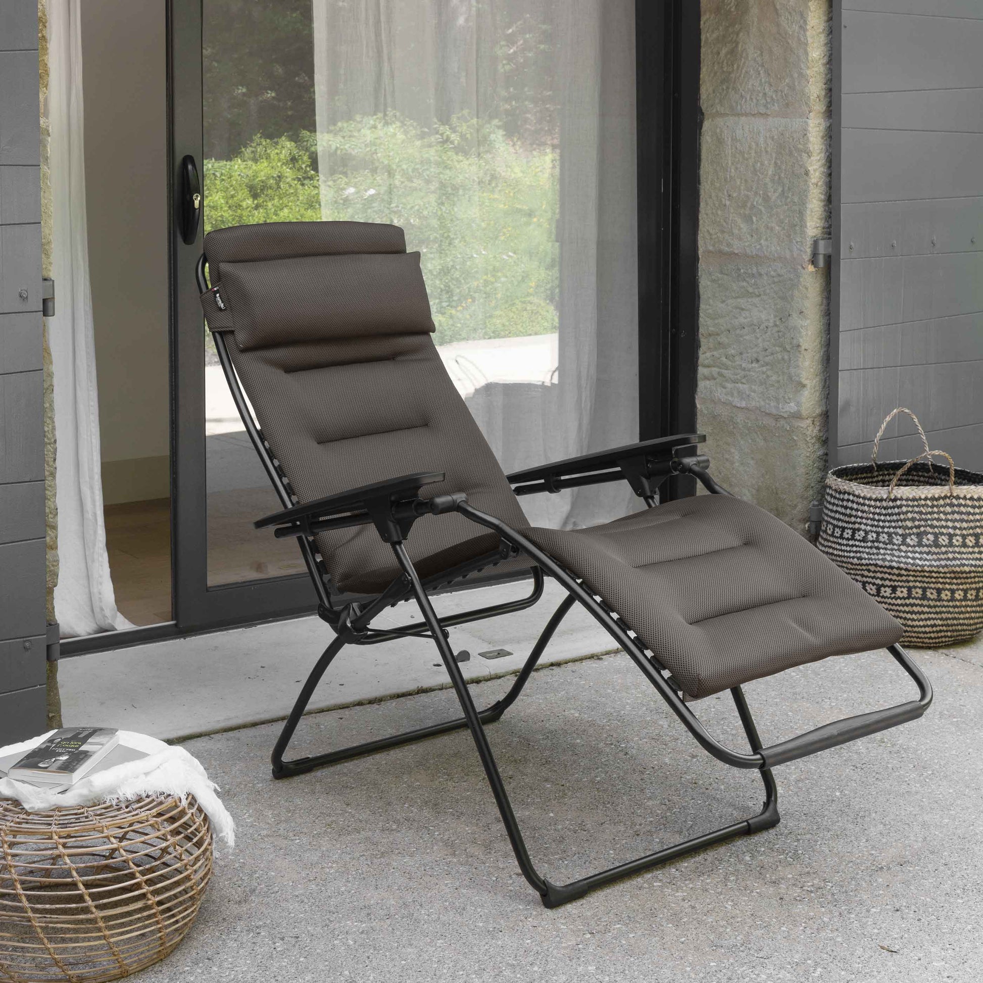 reclining chair futura air comfort taupe tubing black | LAFUMA MOBILIER