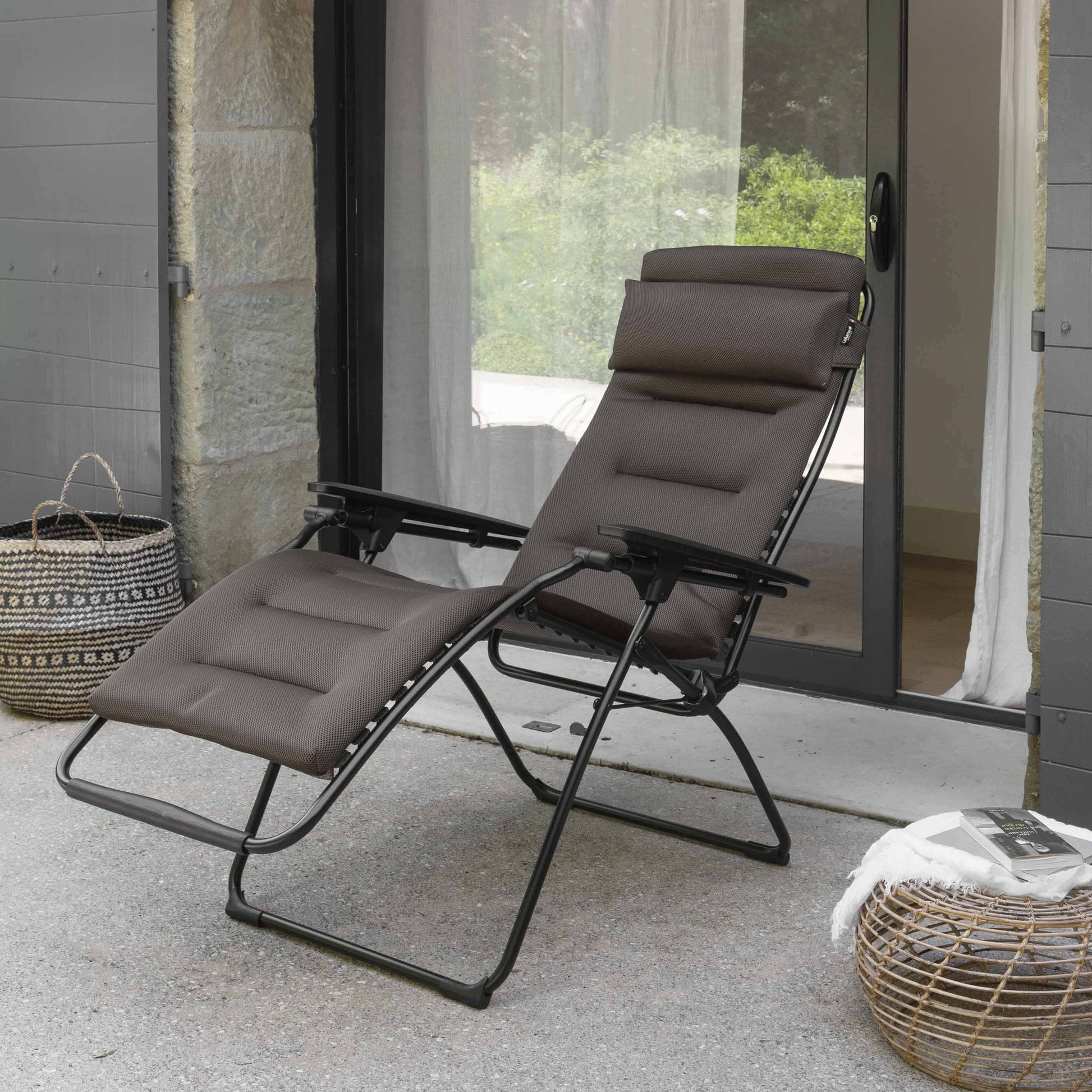 reclining chair futura xl air comfort taupe tubing black | LAFUMA MOBILIER